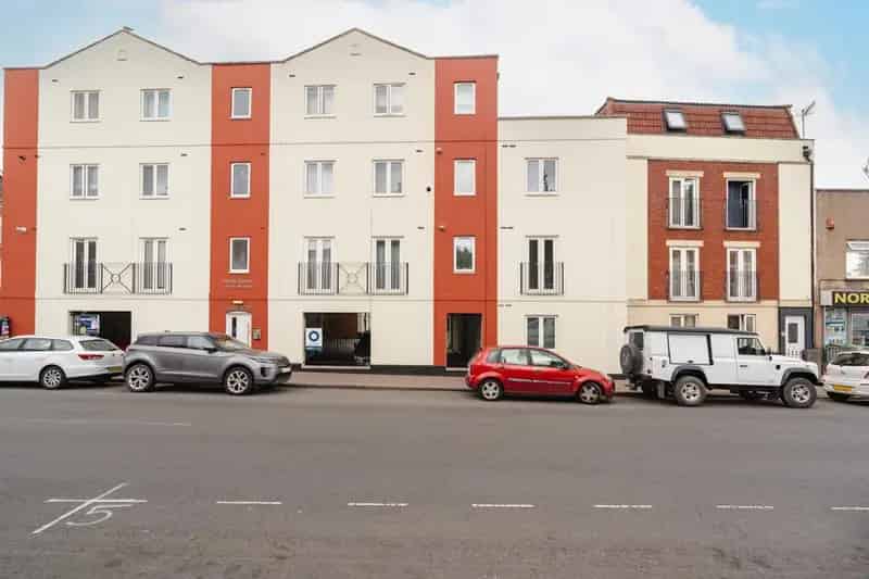 1 Bed Flat for Sale in Southville with Parking