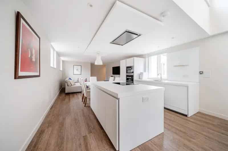 3 Bedroom Town Center Apartment For Sale