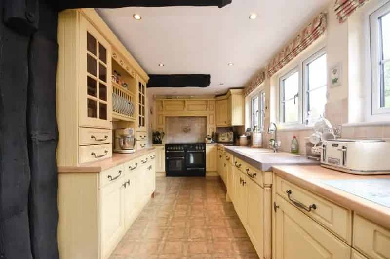 Springfield Family Home 4 Beds 2 Baths Double Garage