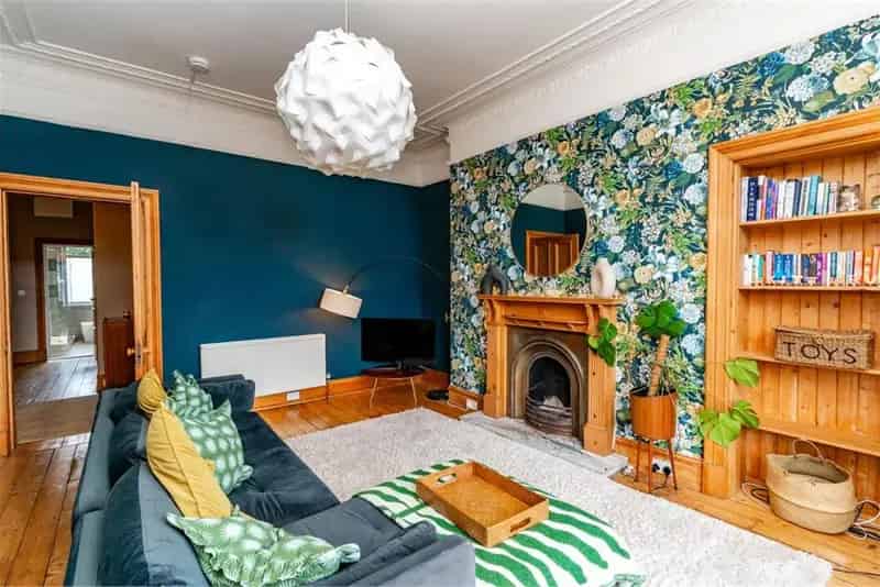3 Bed Flat Trinity Edinburgh - First Floor Flat with Garden