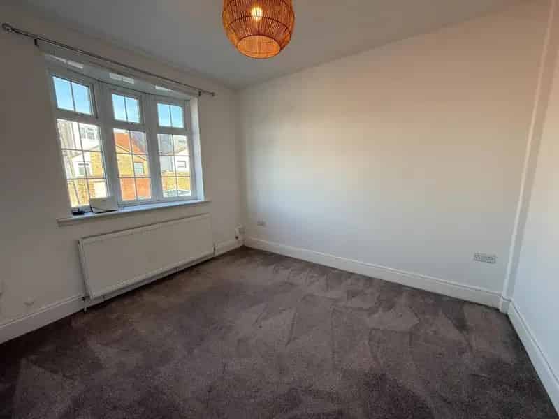 3 Bedroom House with Garden - Modern Kitchen & Bathroom