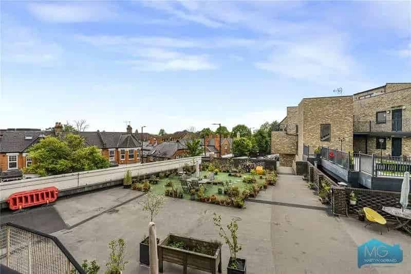 2 Bed Flat for Sale Near East Finchley Tube