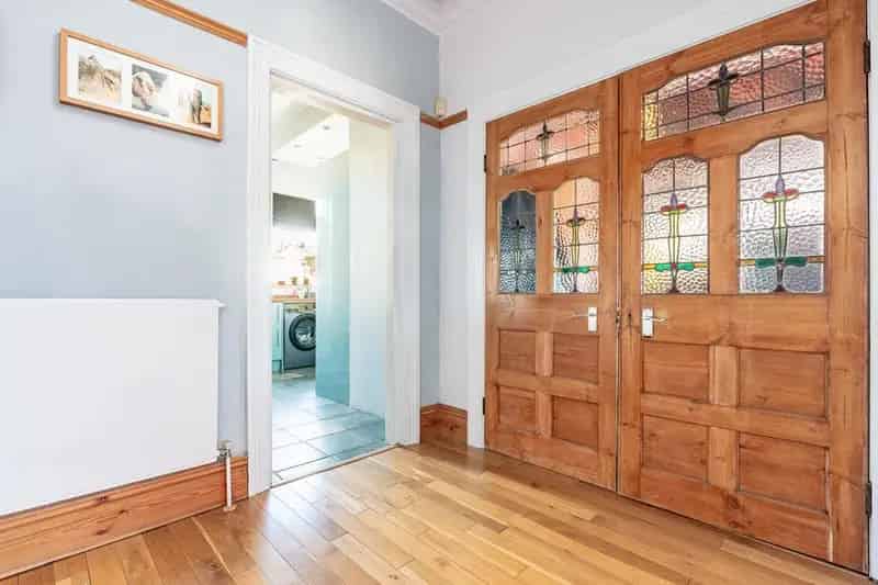 5 Bedroom Semi-Detached House for Sale