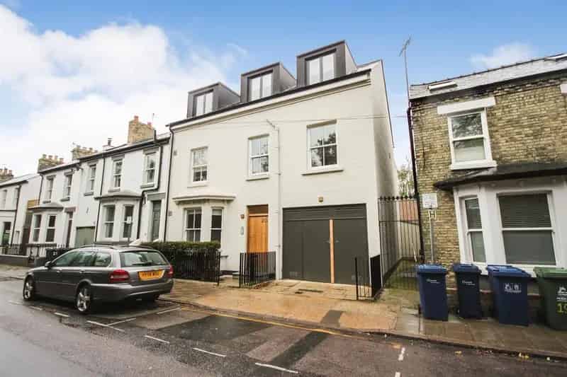 2 Bedroom Semi Detached House Near Cambridge Station