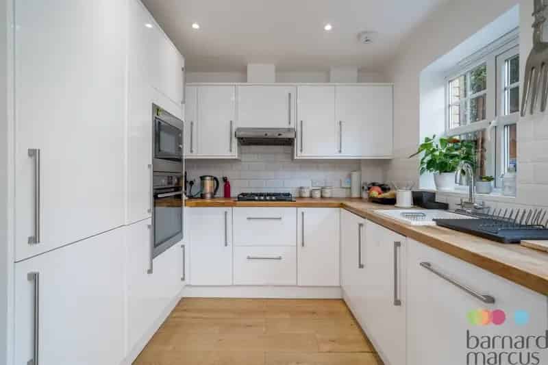 Stunning Family Home near Mill Hill East Tube