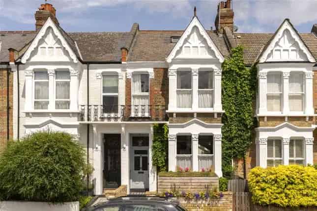 Contemporary Terraced House in Queen's Park NW6