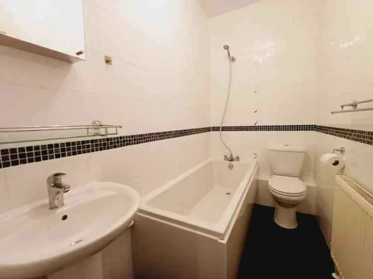 2 Bedroom Flat Bournemouth Town Centre Sold STC