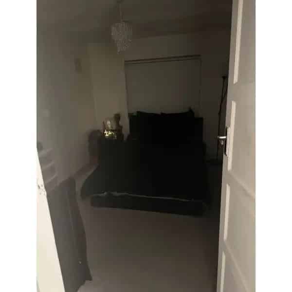 Spacious 1 Bedroom Flat with Garden Balcony and Shed