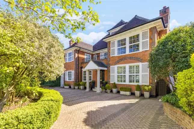 Detached House for Sale in Highgate London