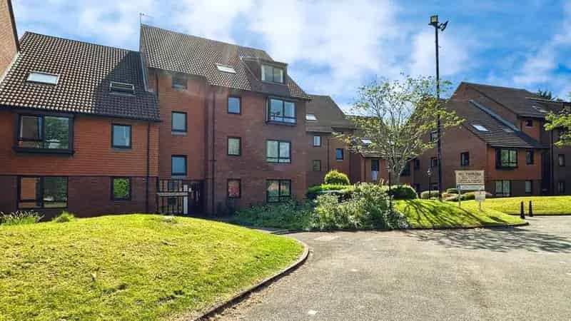 1 Bedroom Flat for Sale Near Fishponds Road