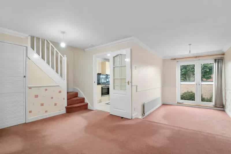 3 Bedroom Terraced House for Sale Near Town Centre