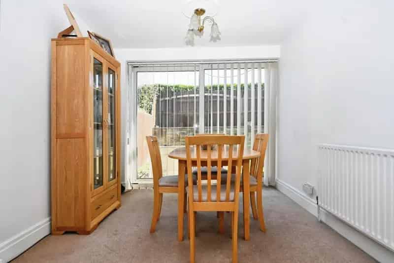 3 Bedroom House For Sale Near Guiseley Train Station