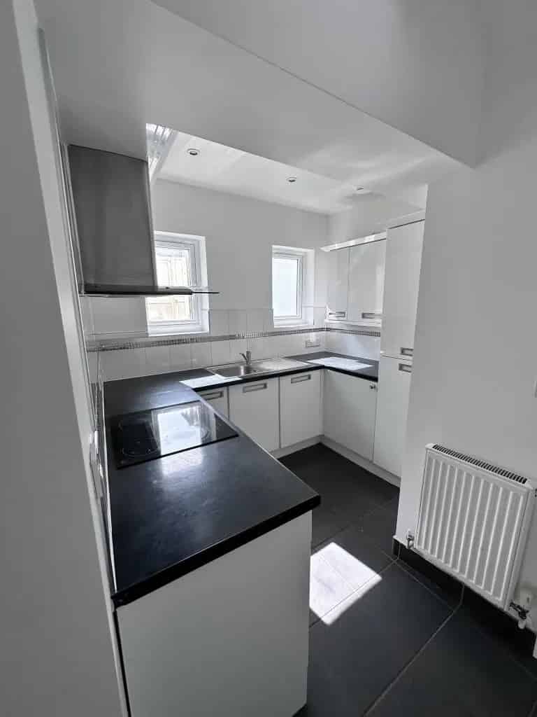 Newly Refurbished 2-Bedroom House in Clifton