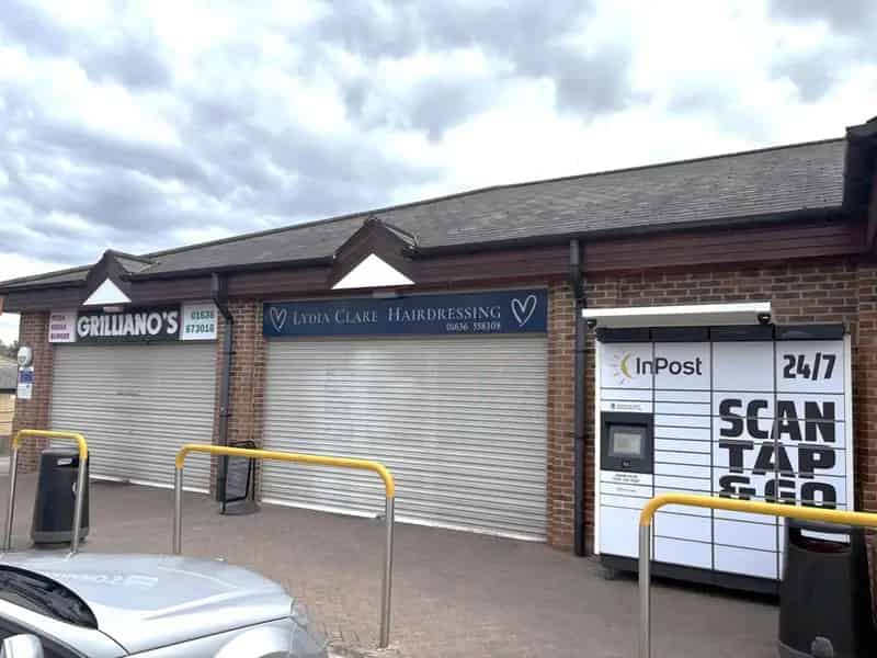 668 sq ft Retail Unit with Staff Facilities and Car Park