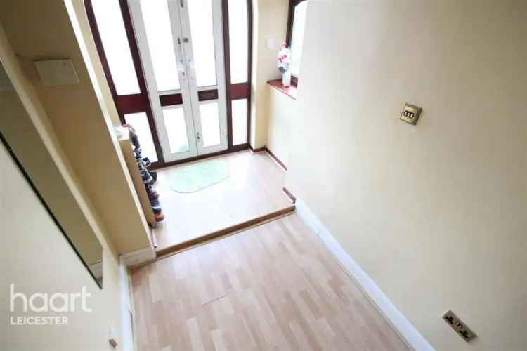 3 bedroom semi-detached house to rent