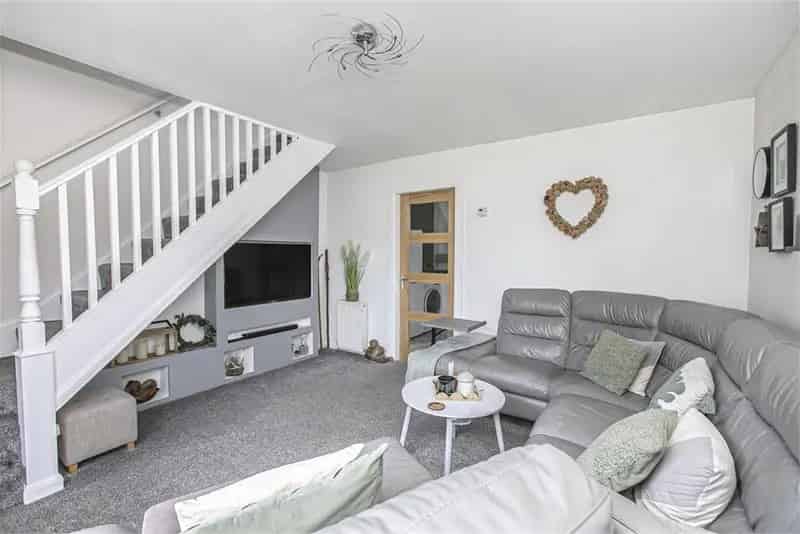 2 Bed Semi Detached House with 2 Reception Rooms and Garage