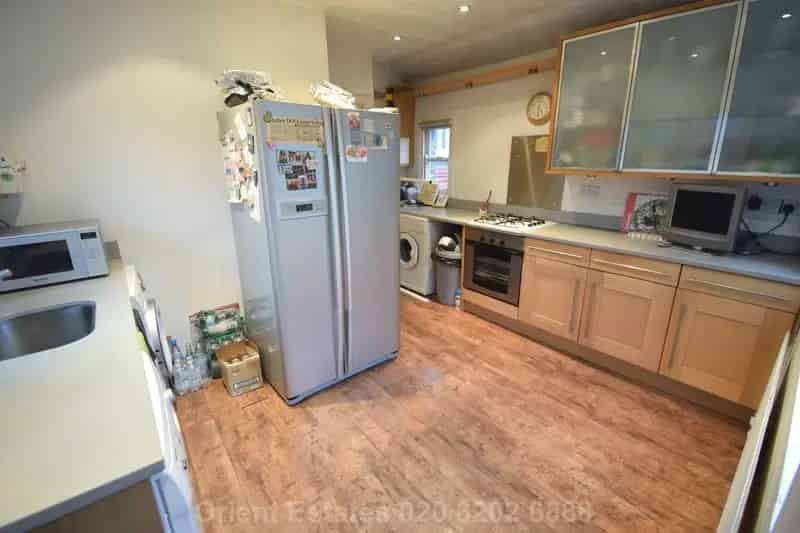4 Bedroom Flat House to Rent