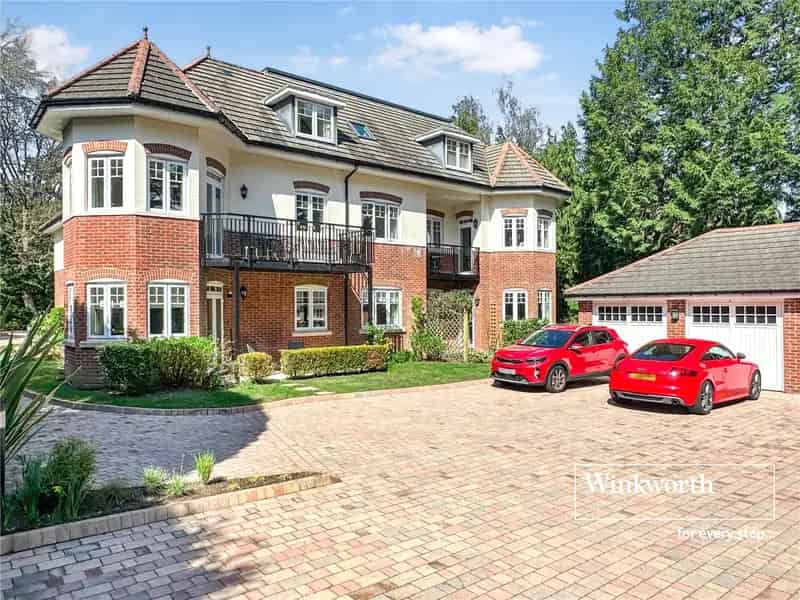 2 Bedroom Luxury Apartment West Parley
