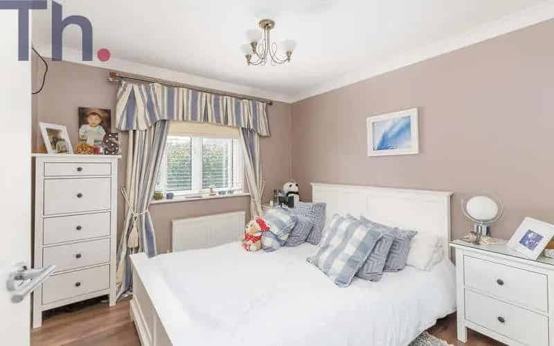 5 bed house for sale