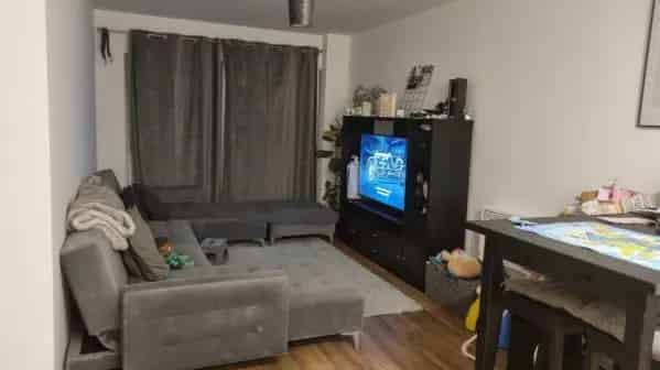 Two Bed Flat Slough Near Train Station King Size Bedroom