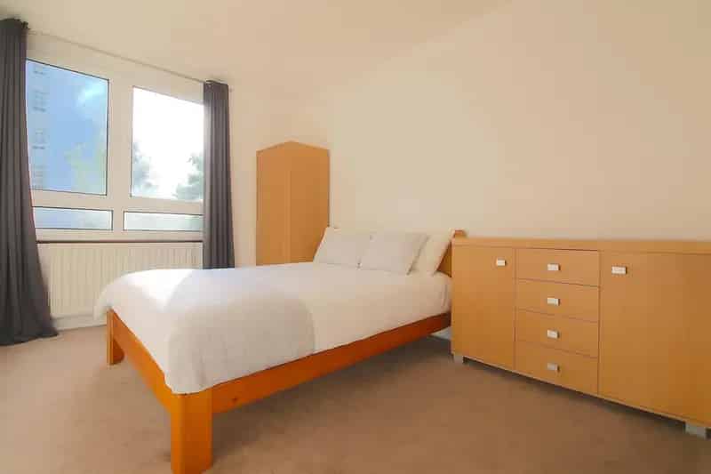 5 Bedroom Flat House to Rent