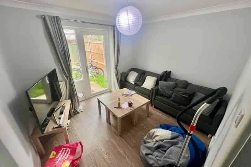 Modern 4 Double Bed House Near University