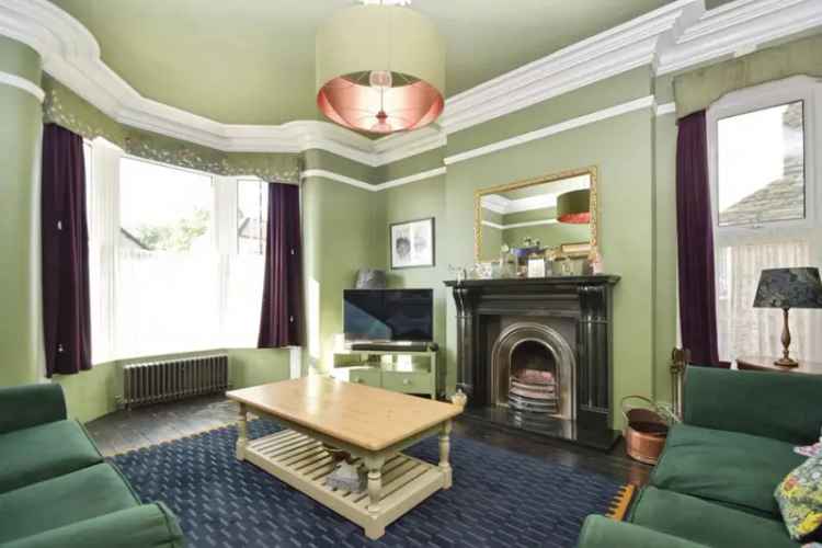5 Bedroom House For Sale Near Transport Links and Amenities