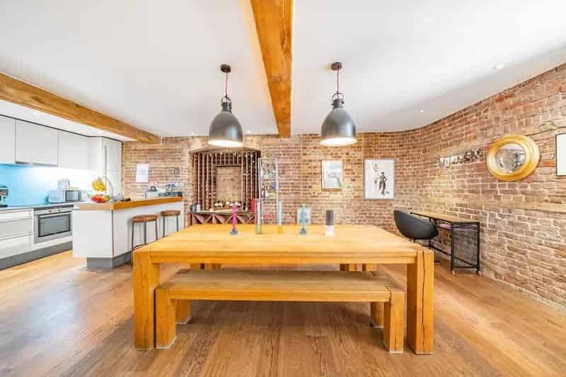 1628sqft Period Property with Large Entertaining Area