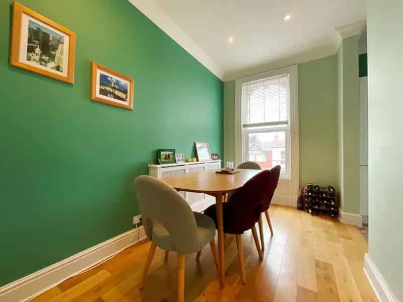 2 bed house for sale
