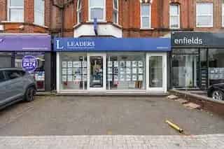 Retail Unit in Southampton 591 sq ft 4 Car Spaces EPC B42