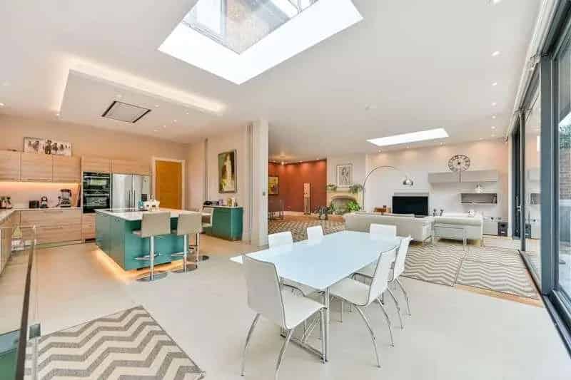 5 bed house for sale