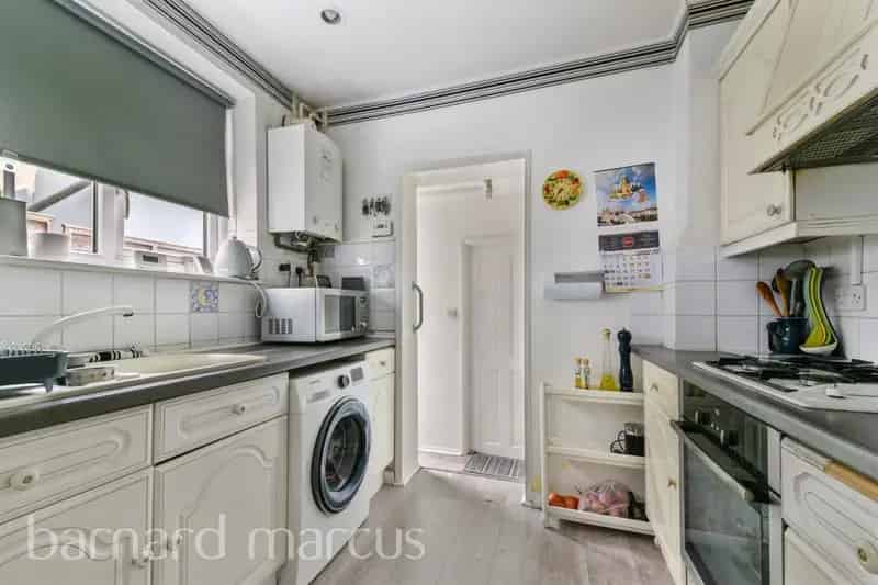 3 Bedroom Terraced House Near Amenities and Schools
