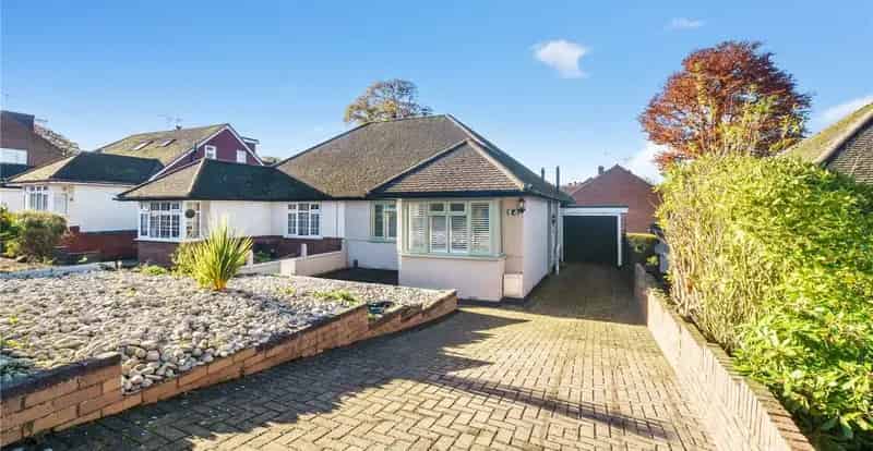 2 Bedroom Bungalow for Sale Near Shops and Woodland