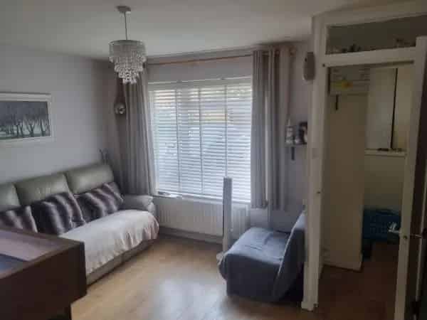2 Bedroom House Near Hospital and Shops