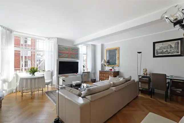 Flat for sale in Queensway, Bayswater W2