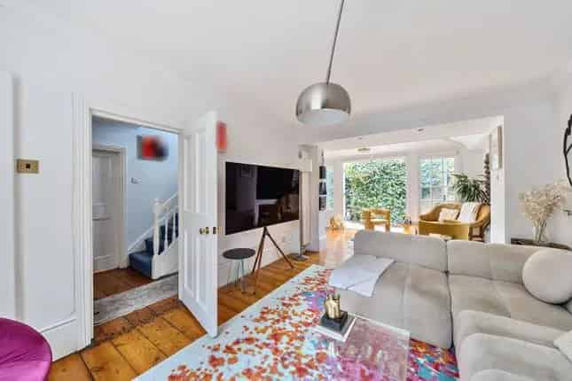 4 Bed Detached House for Sale in West Greenwich