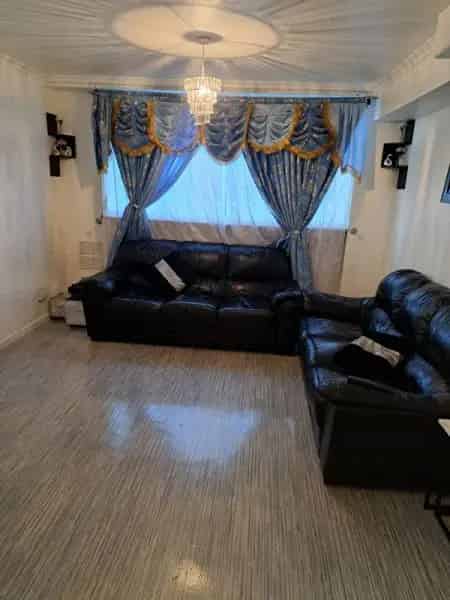 2 Bedroom Flat Near City Centre