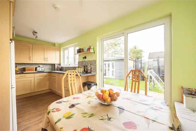 3 Bed House - Semi Detached with 2 Reception Rooms