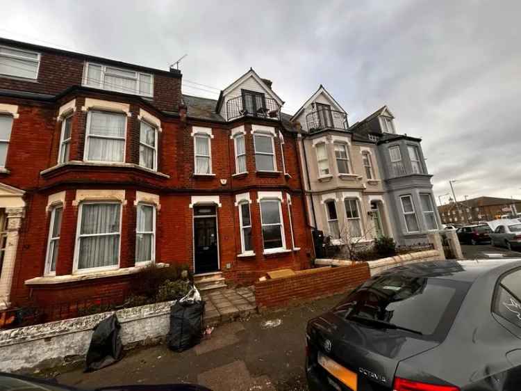 4 bedroom terraced house to rent