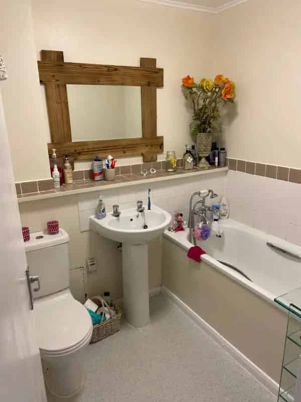 First Floor Flat near St Barnabas Church and Park