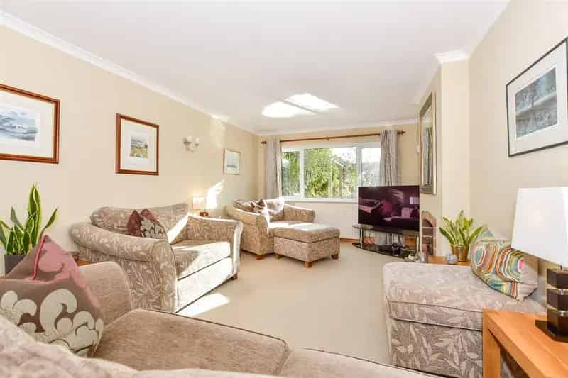 4 Bedroom Detached House for Sale Near Beach
