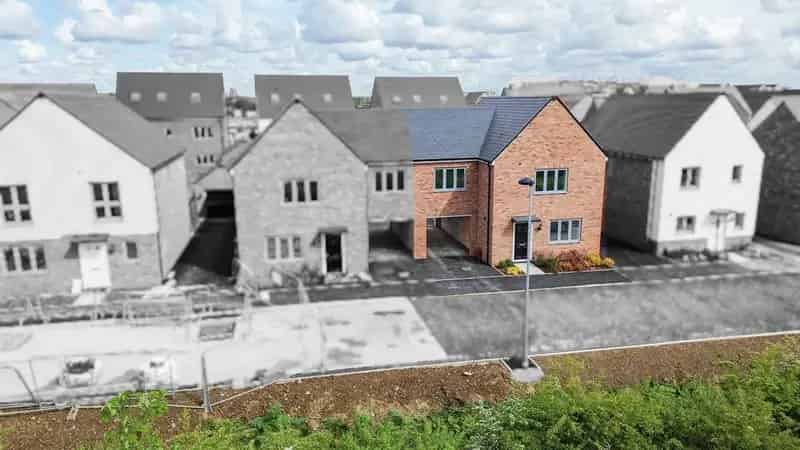4 Bedroom Semi Detached House To Rent