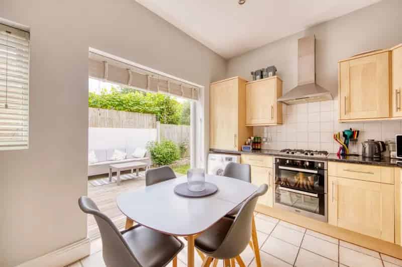 2 bedroom Flat
 For Sale