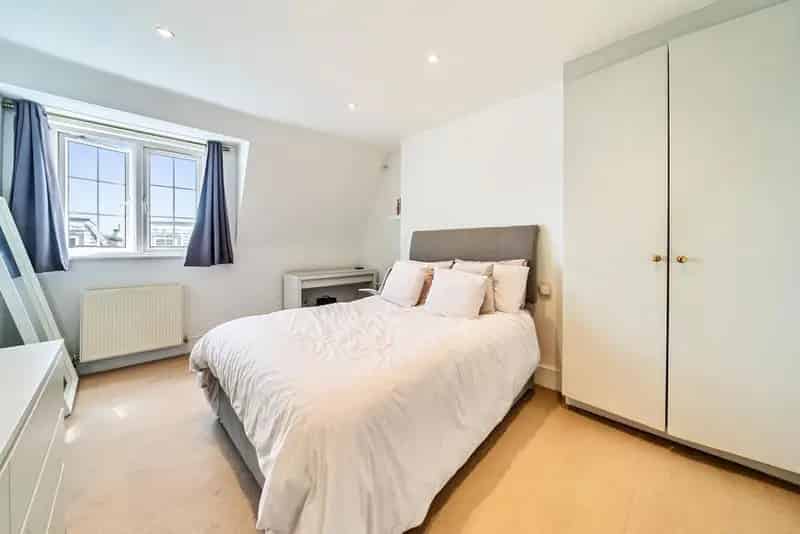 Three Double Bedroom Flat in Central Putney Chain Free