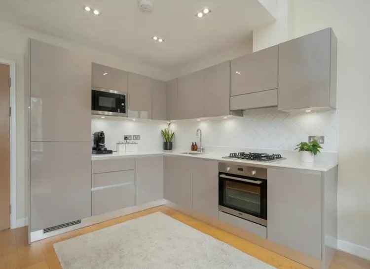 Stylish 2-Bed Apartment Near Southgate Overground Station