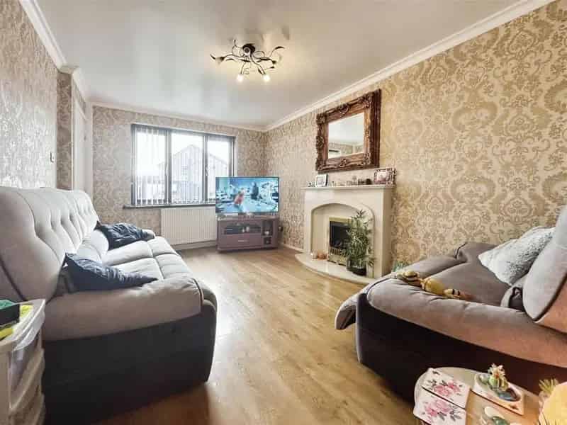 3 Bed House for Sale Extended Semi Detached Modern Kitchen Garden Parking Garage
