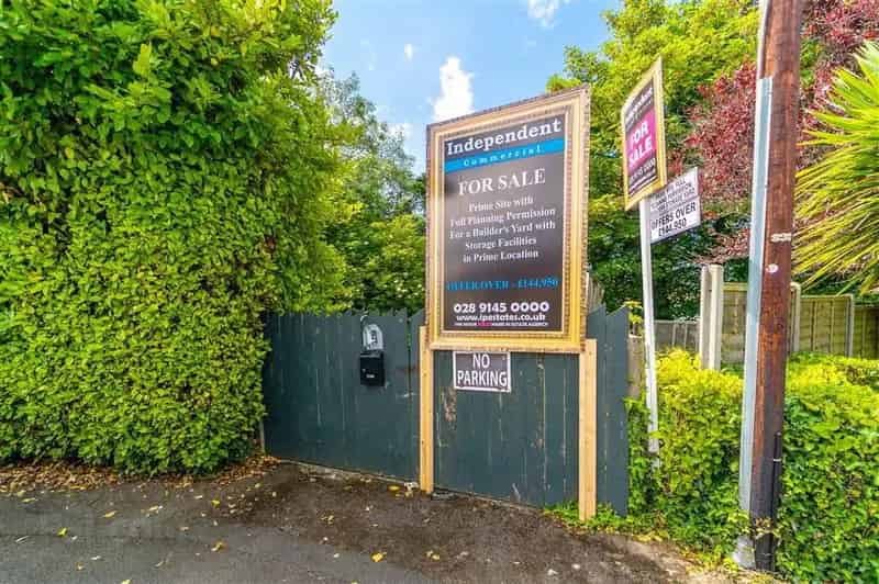 Builder's Yard with Storage Facilities Prime Site Planning Permission