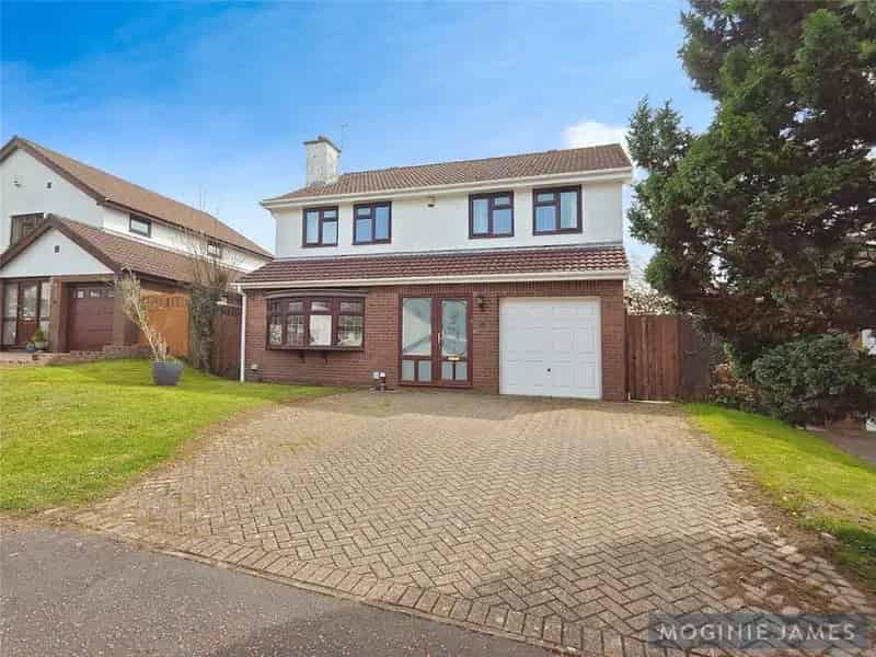 4 Bedroom Detached House For Sale