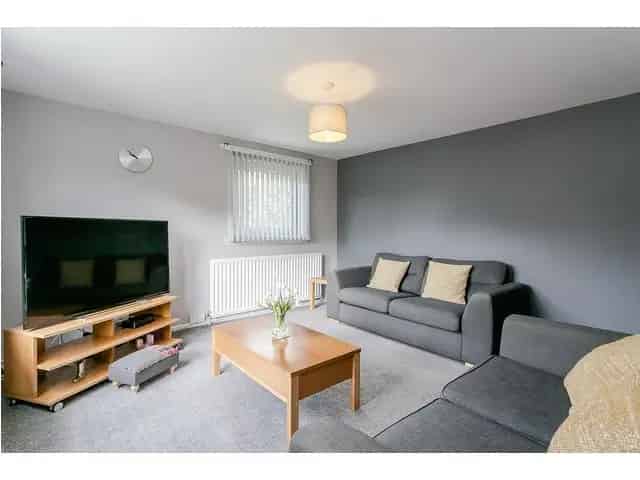 3 Bedroom Flat for Sale in Desirable Liberton Location