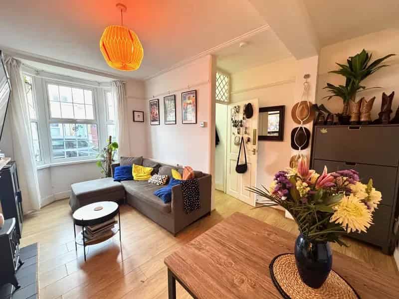 2 Bedroom House White Road E15 Near Stratford Station